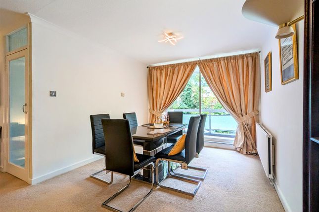 Flat to rent in Leamington House, Stonegrove