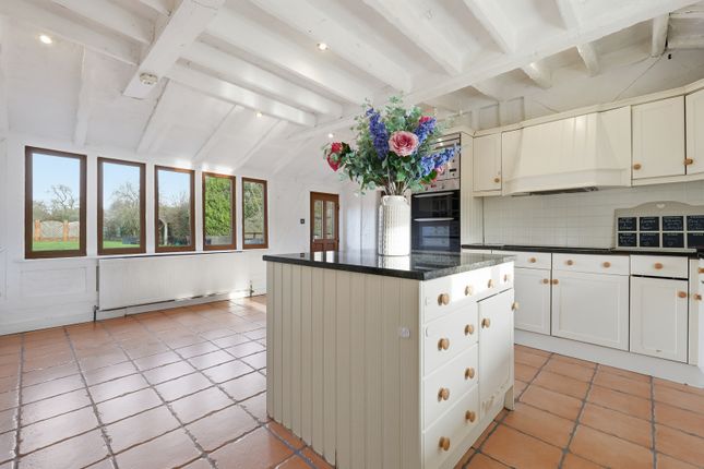 The Barn, Three Clovers Farm,, Ashwells Road, Brentwood photo 4