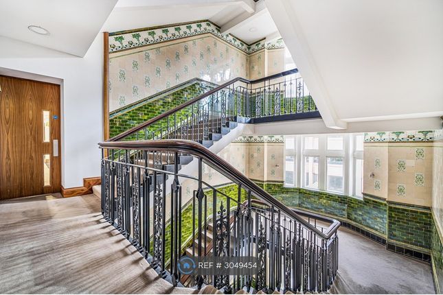 Apartment  Sterling Mansions, Leman Street, London photo 2