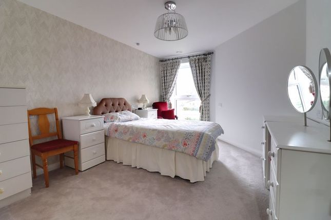 Flat for sale in Deans Park Court, Kingsway, Stafford