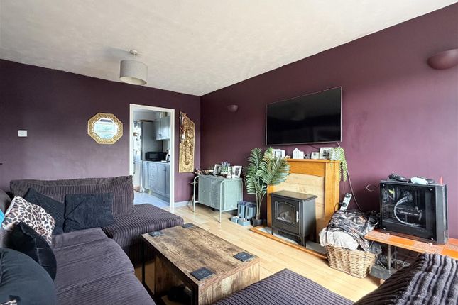 7, Adrian Close, Hereford photo 2