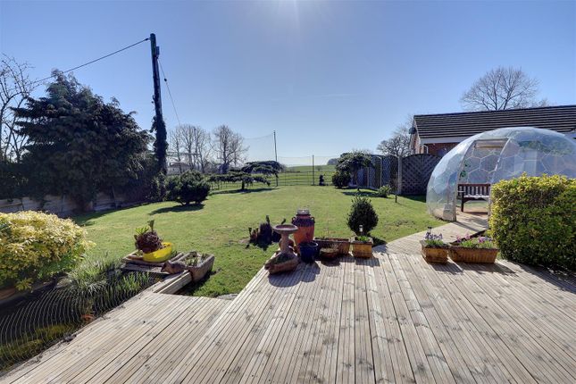Le Grand Bungalow, Ross Road, Huntley photo 2