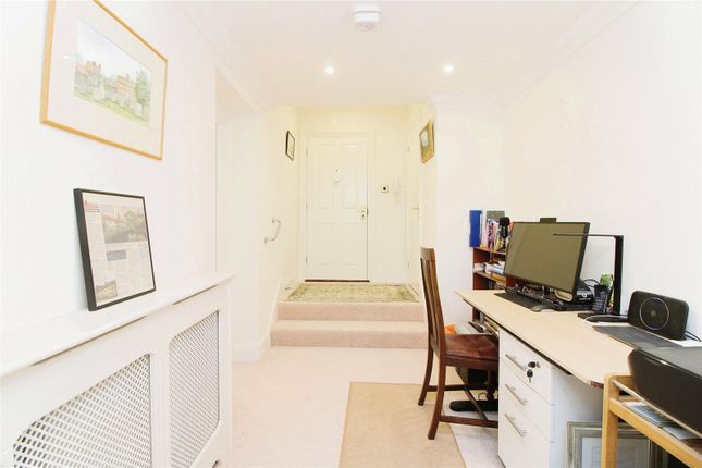 Flat for sale in Winton Hill, Stockbridge, Hampshire