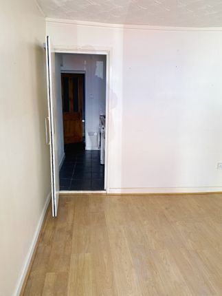 Flat to rent in Bridge Street, Troedyrhiw