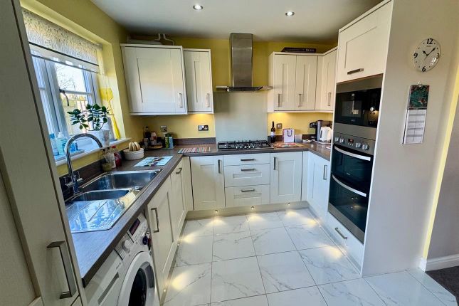 7, Claygate Way, Scarborough photo 2