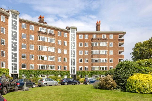 Flat for sale in Queens Road, Richmond