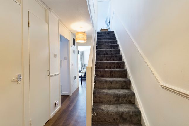 Flat 5, London photo 4