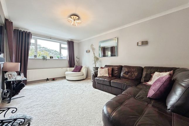 5 Barton Court,, Cambridge Road West, Hampshire photo 2