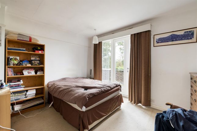 The Warren Drive, E11