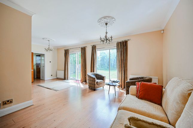 Langley Crescent, Wanstead photo 3