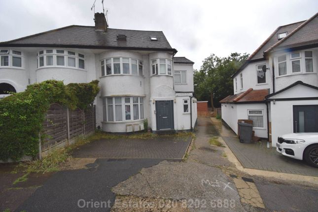 1-bed flat on Top Floor Flat, Enderseleigh Gardens, London, £229,950