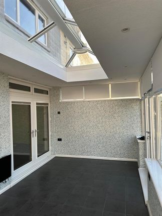 52, Hollemeadow Avenue, Walsall photo 4