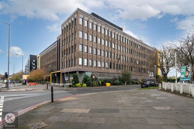 1-bed flat on Apt 210, Park Gate At Lyndon Place, Birmingham, £120,000