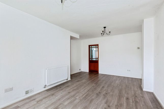 11, Dart Close, Slough photo 3