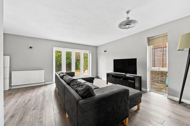 9, Miller Road, Surrey photo 2