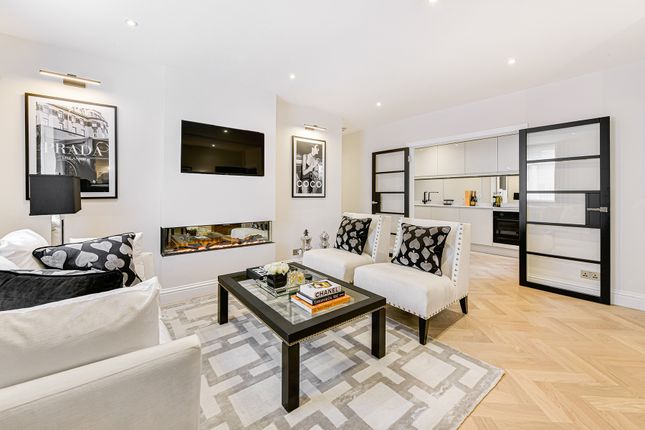 Thumbnail Flat for sale in Spear Mews, London