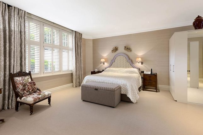 Flat for sale in York House Place, Kensington, London