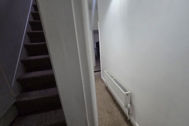 85 Beldon Road, Bradford photo 5
