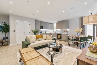 2-bed flat on Stamford Road, Seven Sisters, N15, London, £520,000