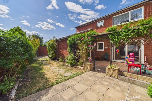 17 Witham Way, Aylesbury photo 3
