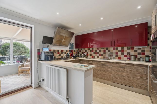 6, Neild Way, Rickmansworth photo 3