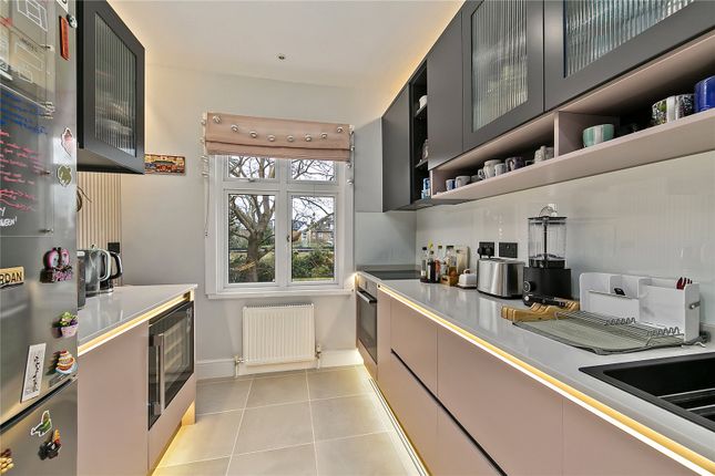 22A,, Burlington Avenue, Surrey photo 3