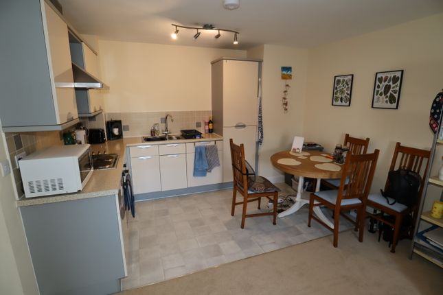 209, Riverside Drive, Lincoln photo 3