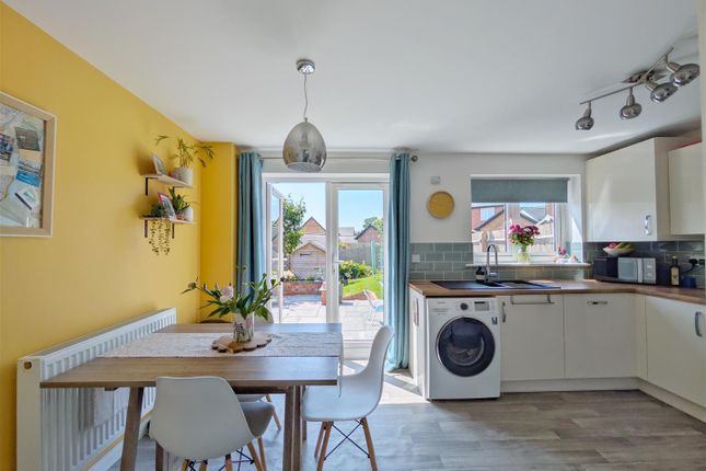 2, Bayliss Close, Lydney photo 2