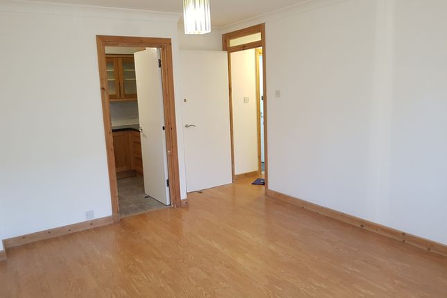 Flat to rent in Warminster Road, London