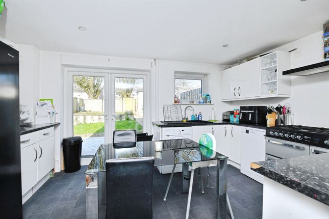 27, Summers Close, Plymouth photo 3