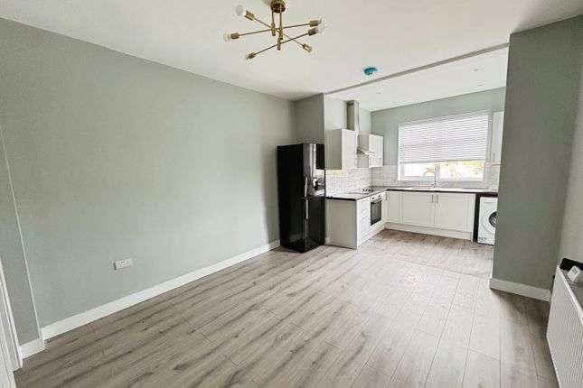 16, Shiregreen Lane, Sheffield photo 4