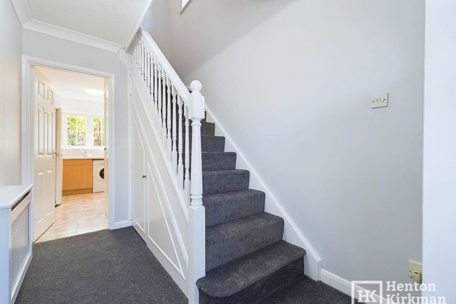 4, Larch Close, Basildon photo 2
