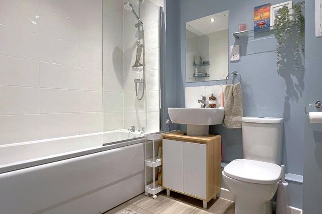 Flat for sale in Scotts Road, Bromley