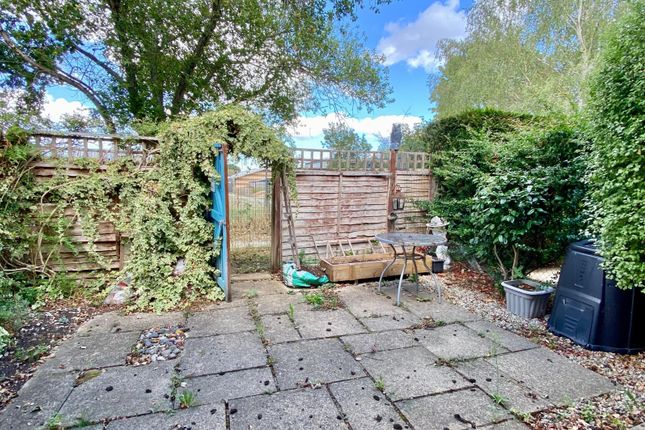 33 Forestside Gardens, RINGWOOD photo 4
