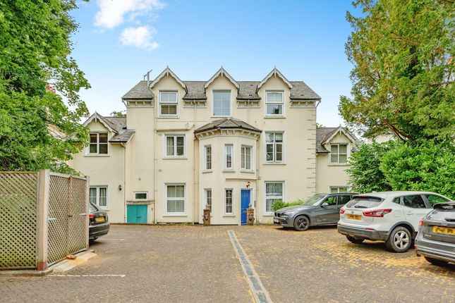 1-bed flat on Flat 4, 9, Linkfield Lane, Redhill, £220,000