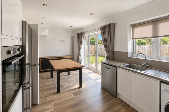 1 Fallow Lodge, Saffron Road, Collier Row photo 5
