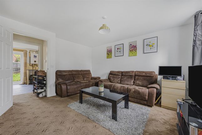 9, Pippin Grove, Reading photo 2