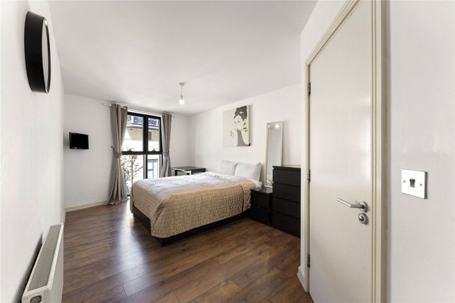 SHORT LET - Flat 2, Surbiton Plaza, 16, St. Mary's Road, Surbiton photo 4