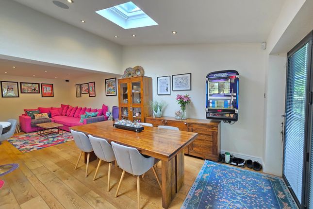 4 The Old Orchard, Altrincham photo 4