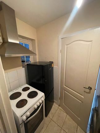 Maynard Close, Erith photo 4