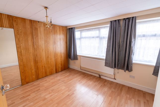 Terraced house to rent in Richards Avenue, Romford