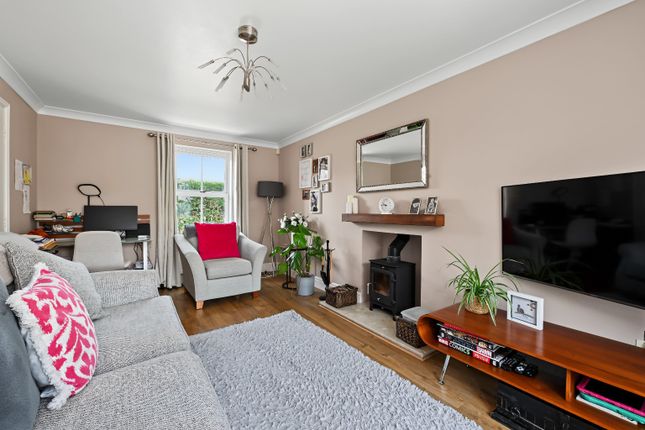 6, Wren Path, Aylesbury photo 3