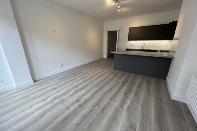 Flat to rent in Old Orchard Road, Eastbourne