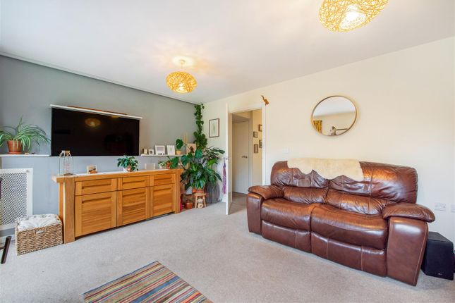 33 Soper Crescent, Andover photo 3
