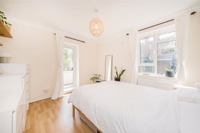Flat 27, Tudor Court,, King Henrys Walk, London photo 4