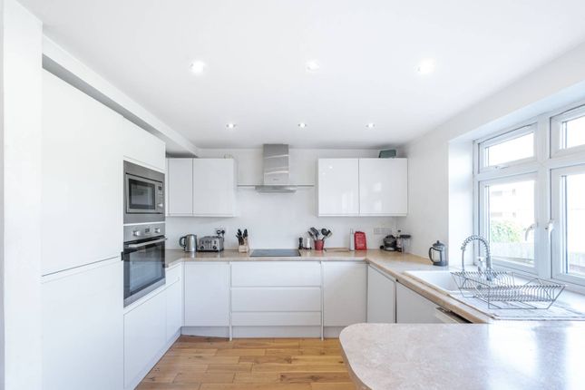 Thumbnail Flat to rent in Gordon Road, West Finchley, London