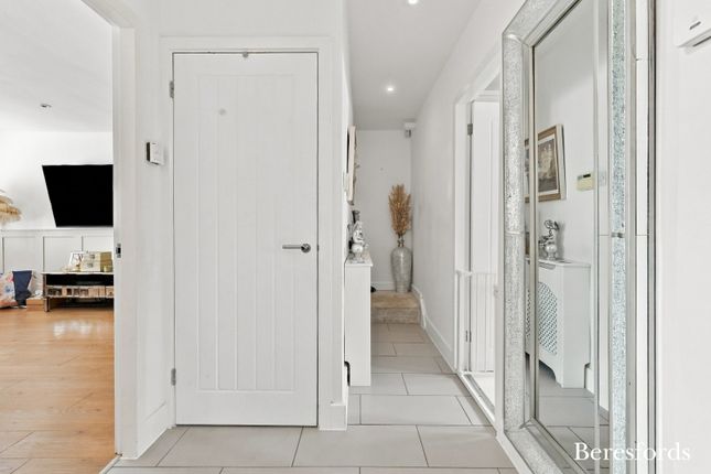 100, Salesbury Drive, Essex photo 3