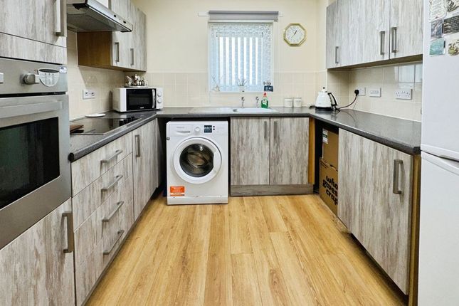 25, Manor Gardens, Harwood photo 4