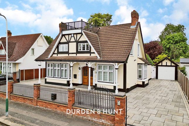 Thumbnail Detached house for sale in Curtis Road, Emerson Park