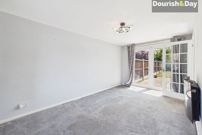 45 Littleton Crescent, Stafford photo 3